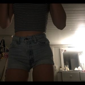 High rise Levi shorts